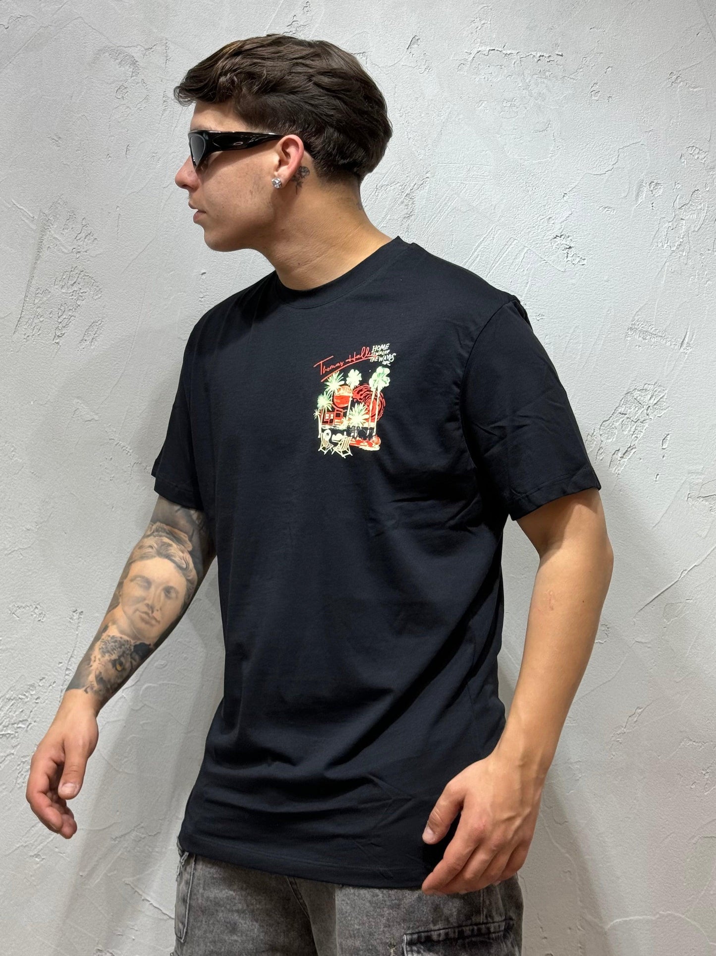 T-SHIRT CITY BY HALL BLACK