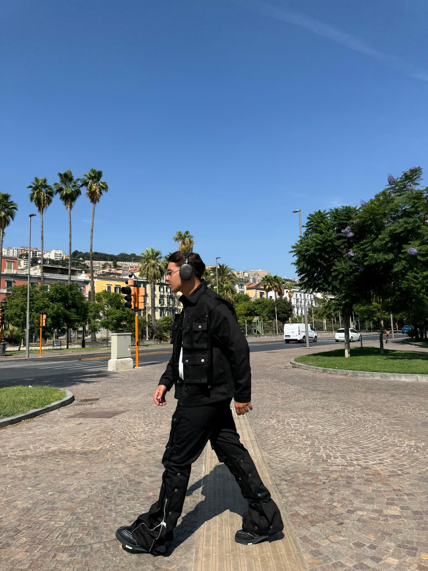 BLACK MULTIBUTTON COORDINATED