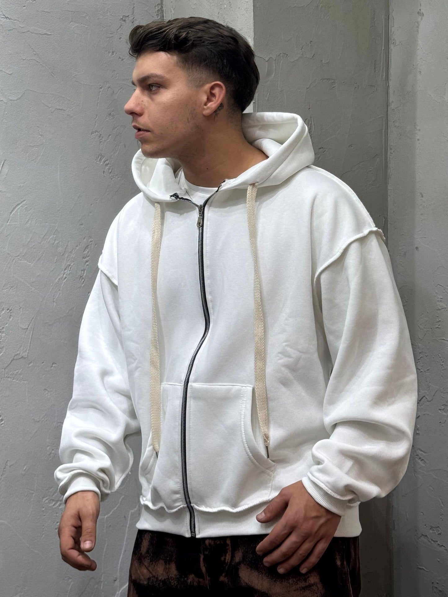 CONTRAST BOXY FIT WITH WHITE ZIP