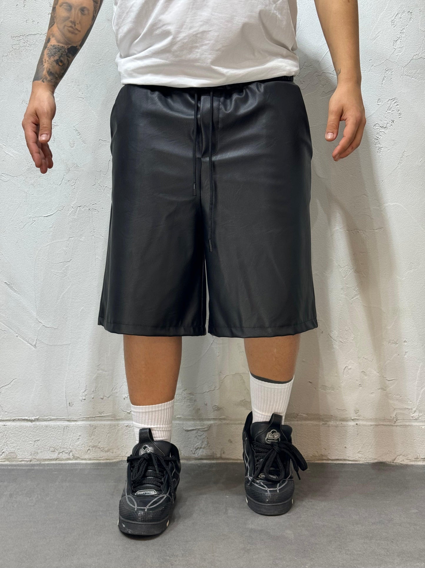 BASIC BLACK ECO-LEATHER BERMUDA SHORTS