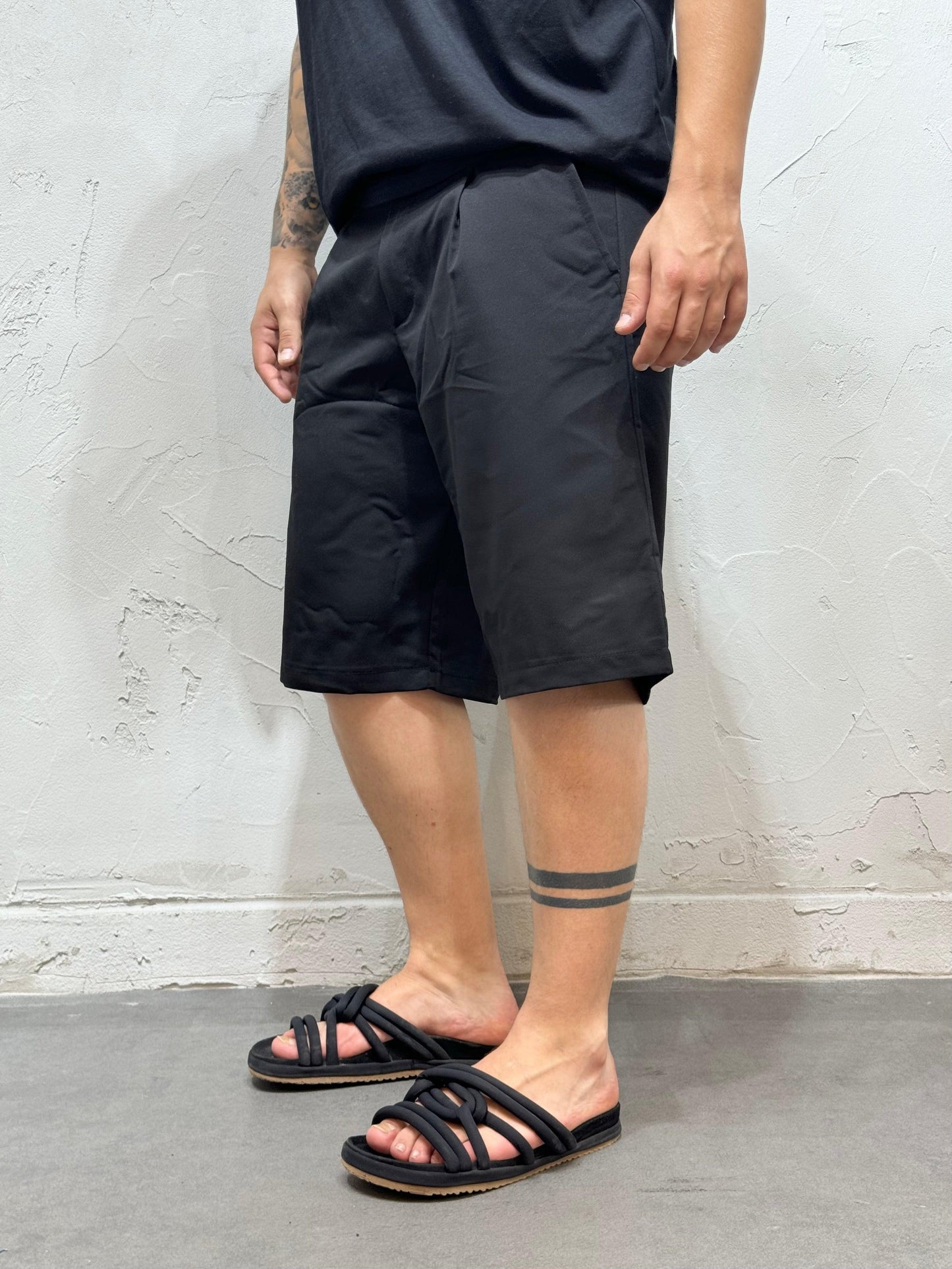 BASIC CLASSIC BLACK BERMUDA SHORTS