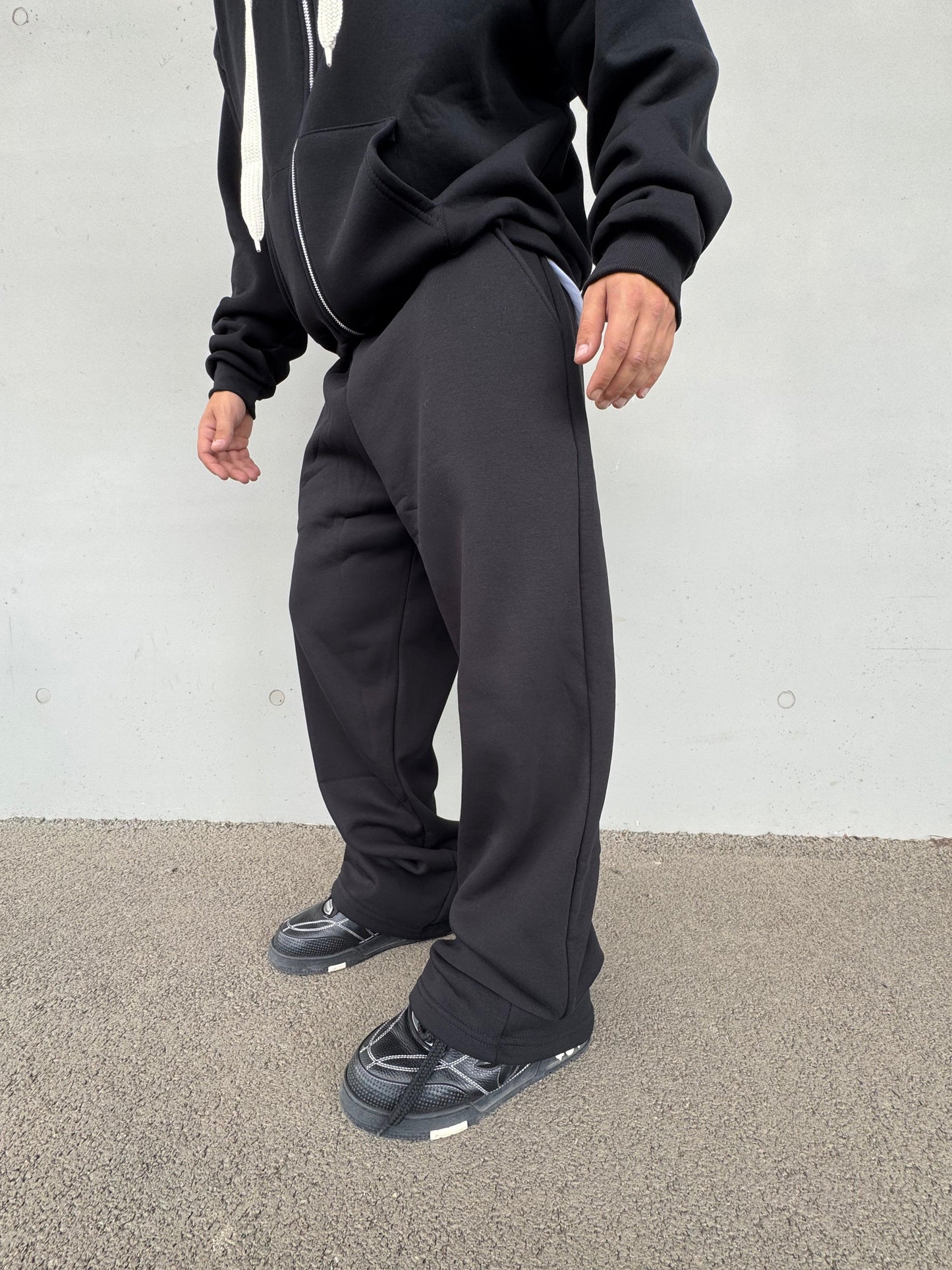 MONOCHROME BLACK COORDINATE