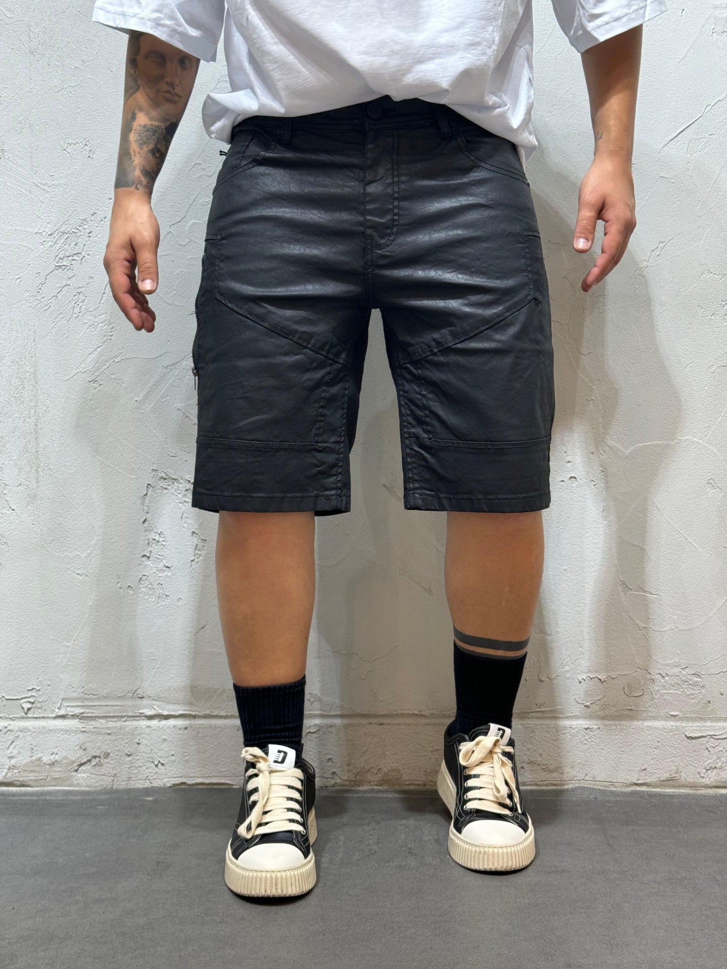 SHORTY WITH ZIP BLACK