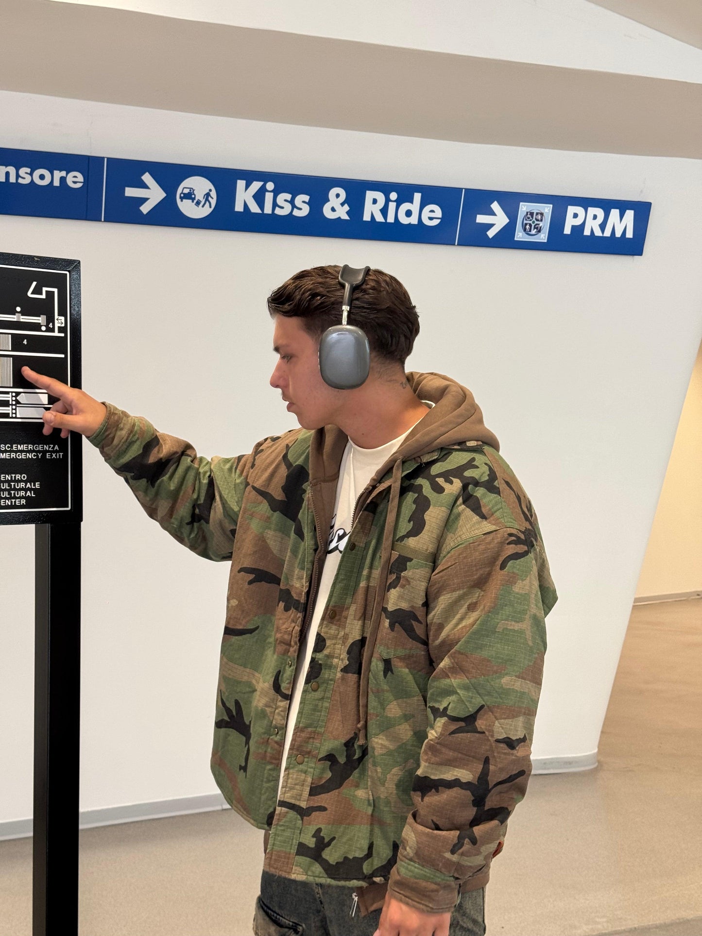 MILITARY CAMOUFLAGE JACKET