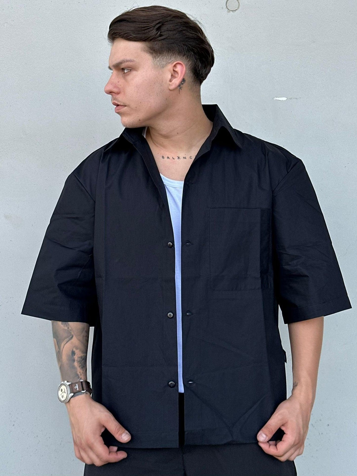 BASIC MULTI-BUTTON BLACK SHIRT