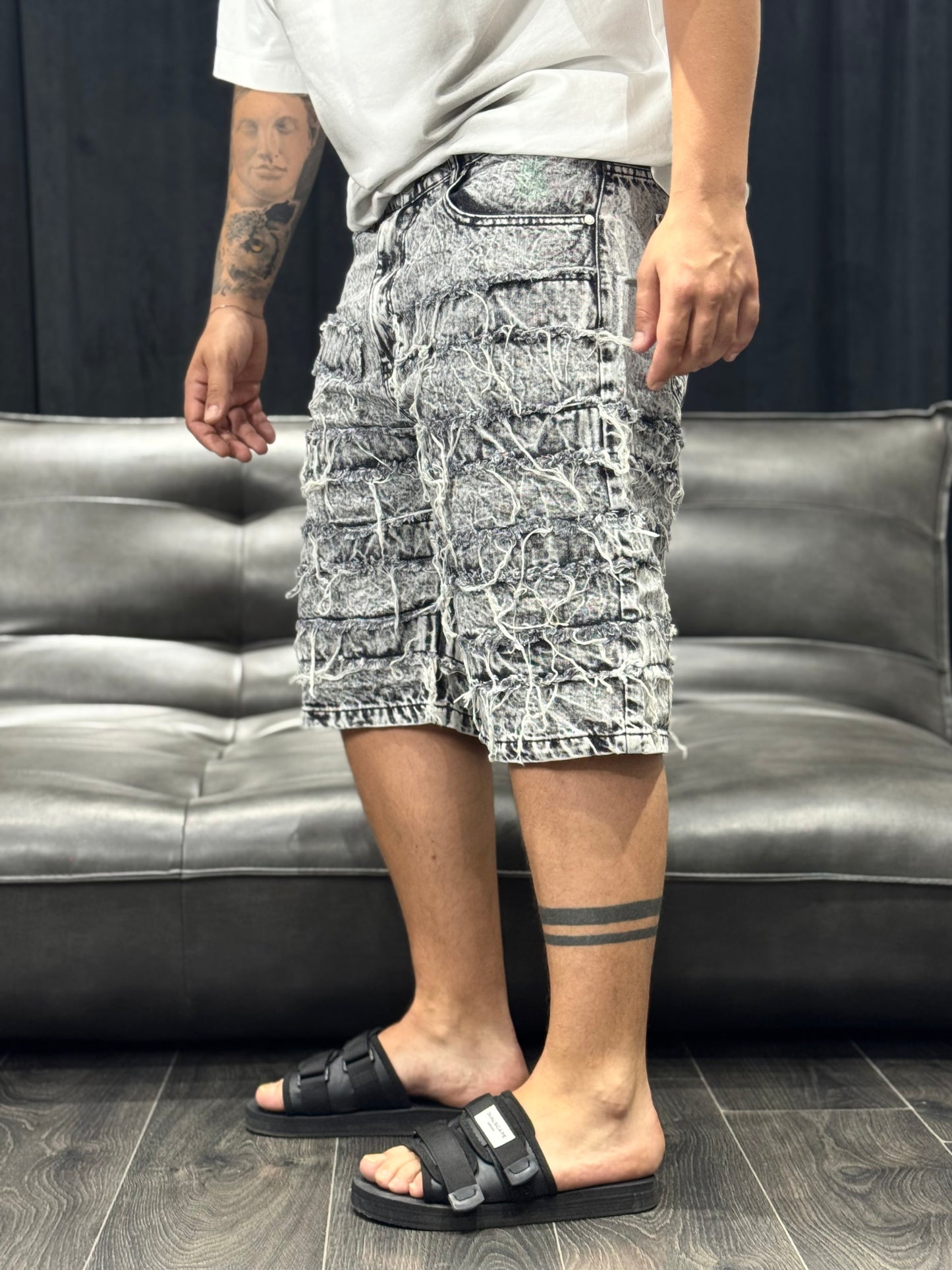 SHORTS RIPPED GREY