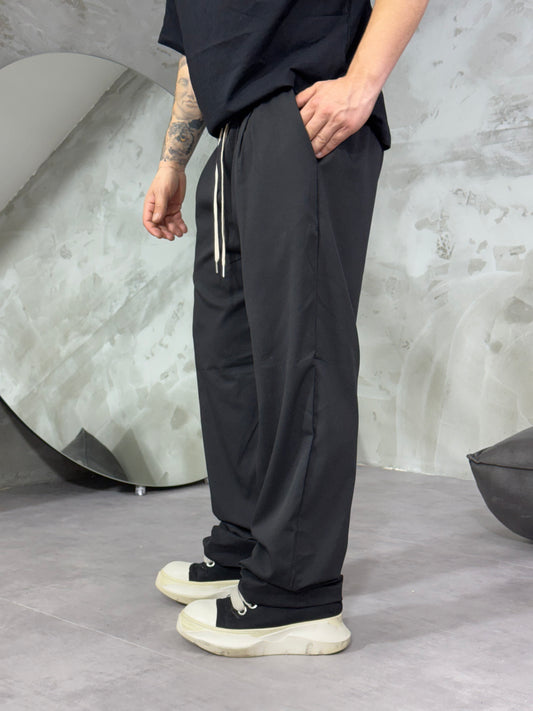 BLACK LACES WIDE BOTTOM TROUSERS