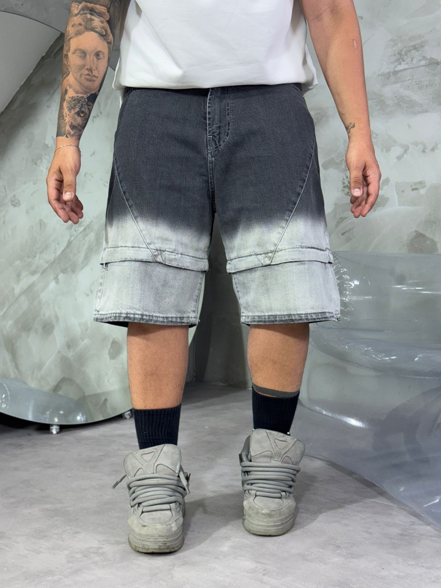 SHORT SHADOW GREY