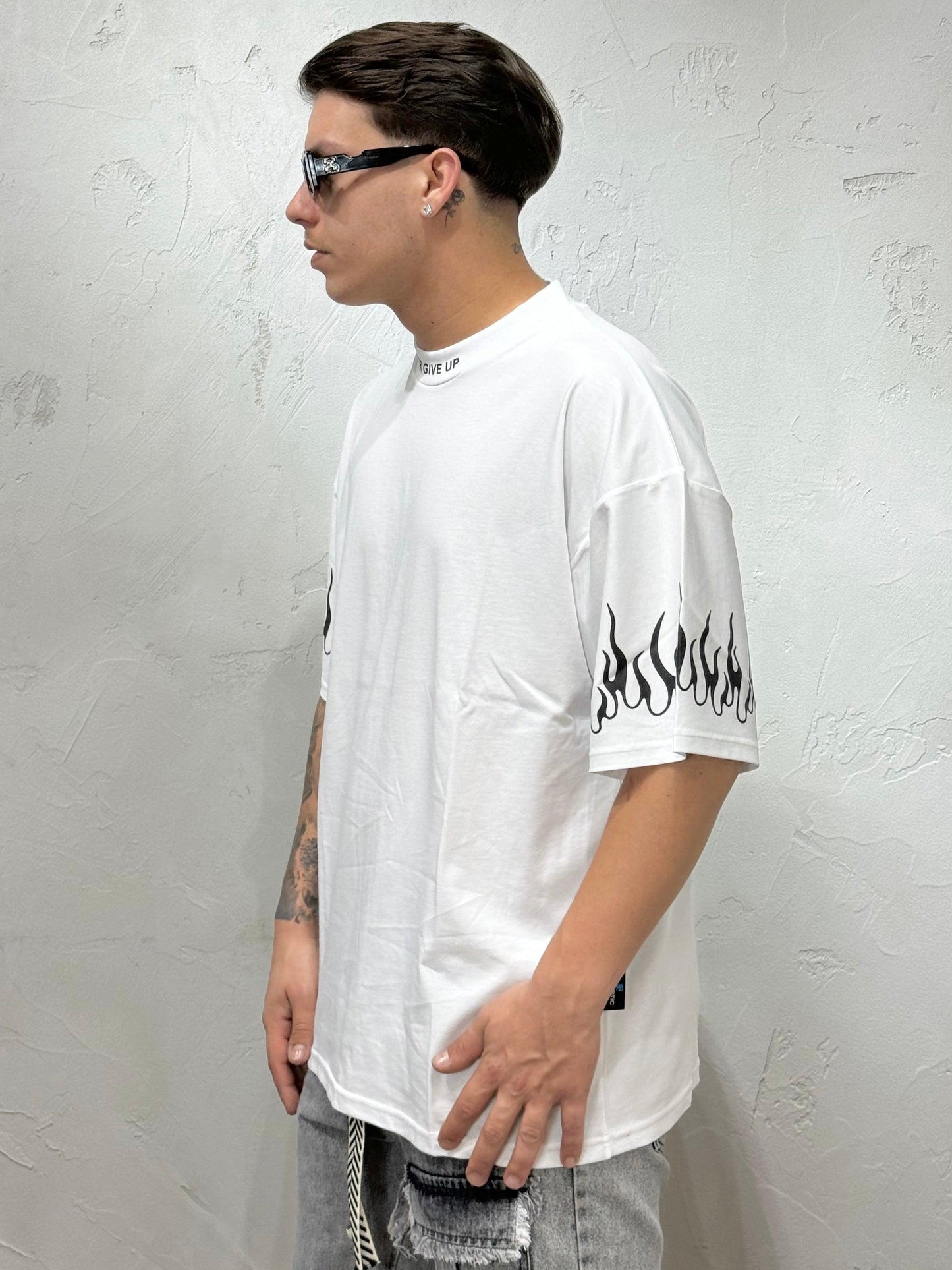 T-SHIRT CROP FIT NEVER GIVE UP WHITE