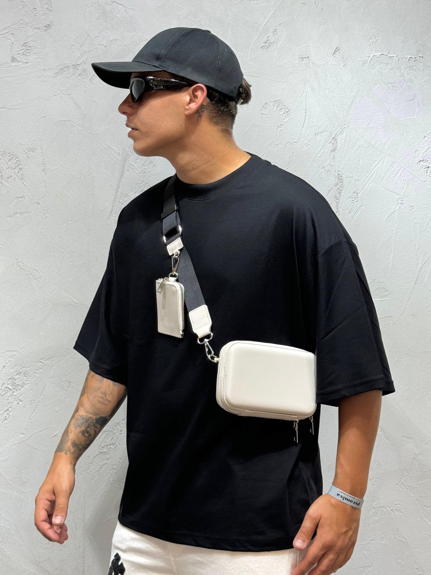 T-SHIRT CROP FIT BY AWBRAND BLACK