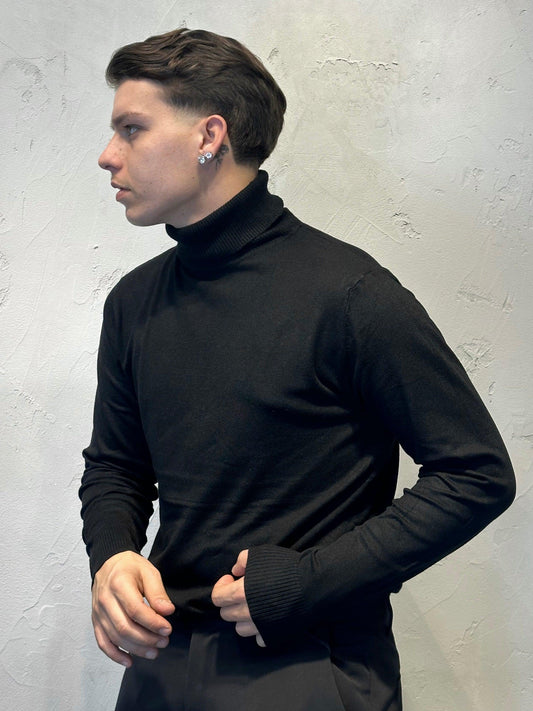 BLACK TURTLENECK