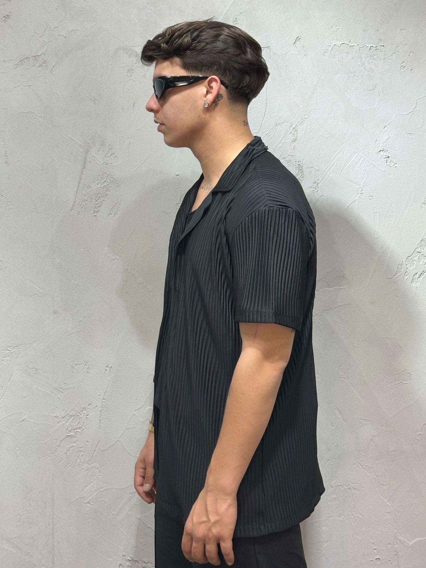 BLACK PLEATED SHIRT