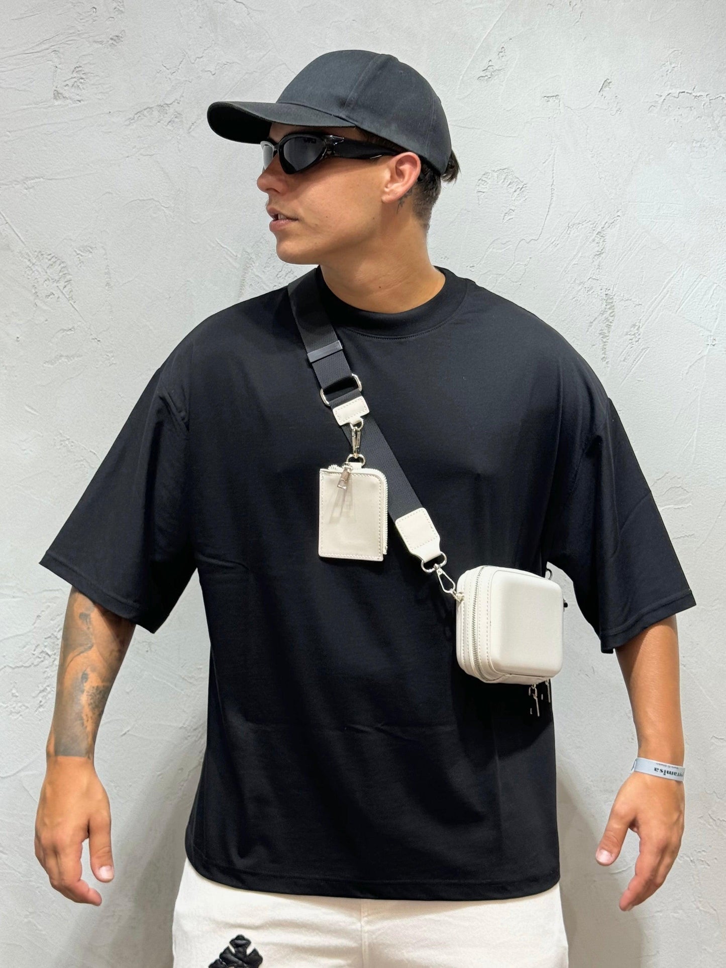 T-SHIRT CROP FIT BY AWBRAND BLACK