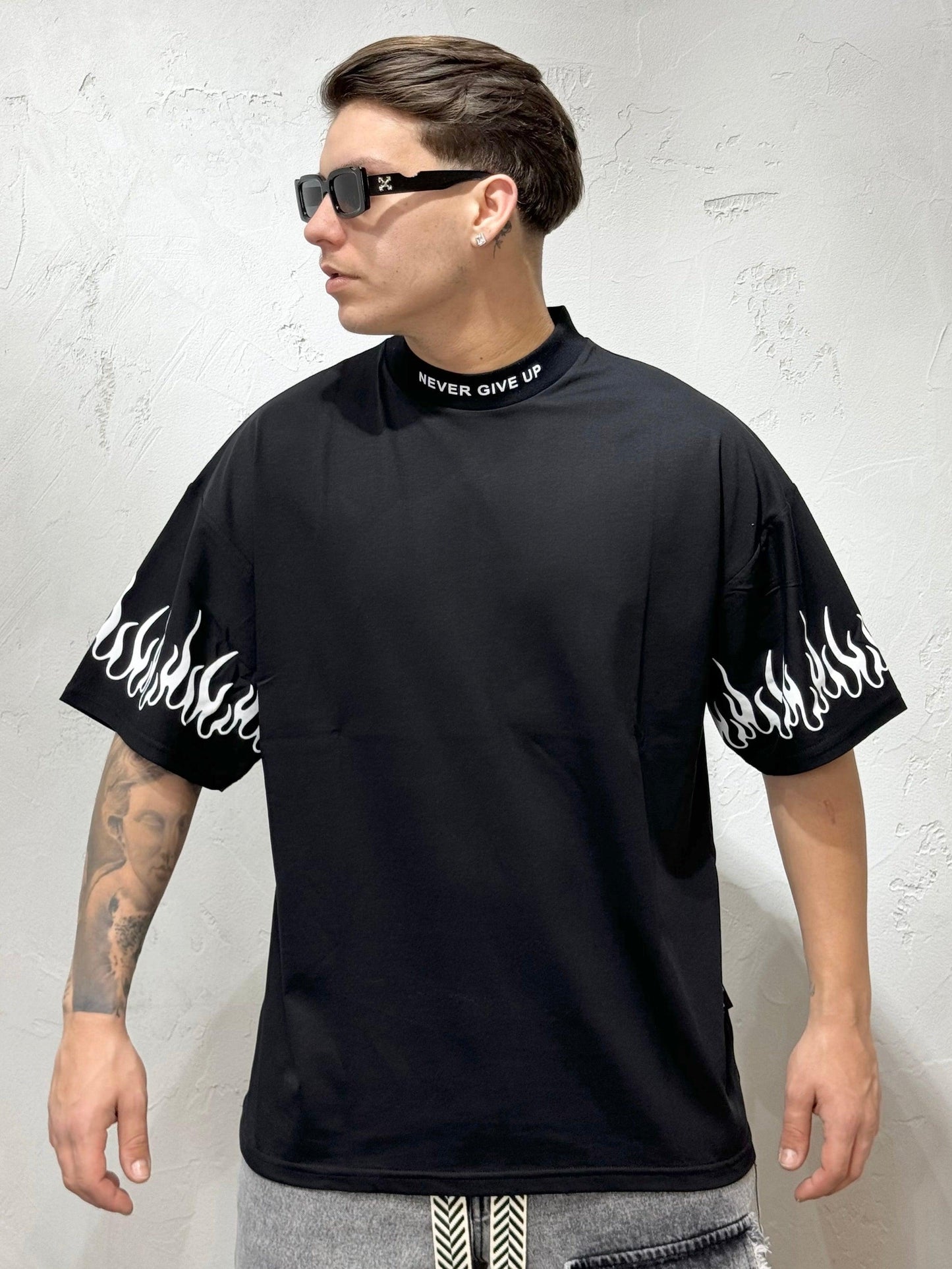T-SHIRT CROP FIT NEVER GIVE UP BLACK