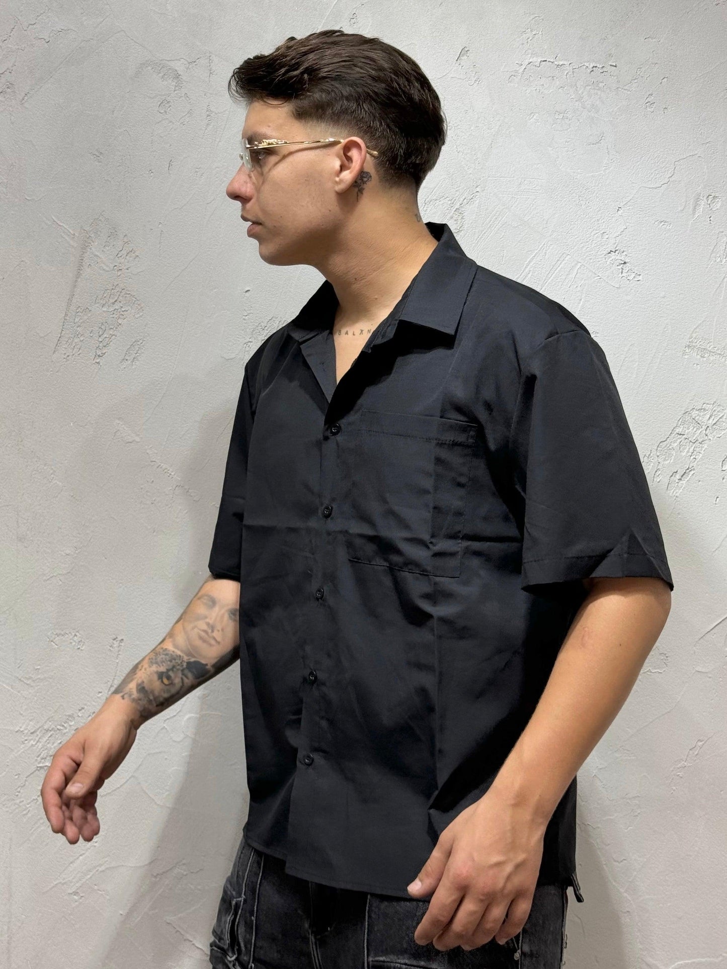 BASIC CROP FIT BLACK SHIRT