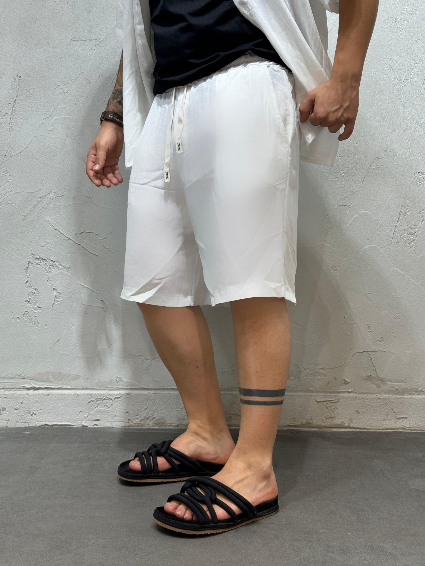 COORDINATED ABU DHABI WHITE