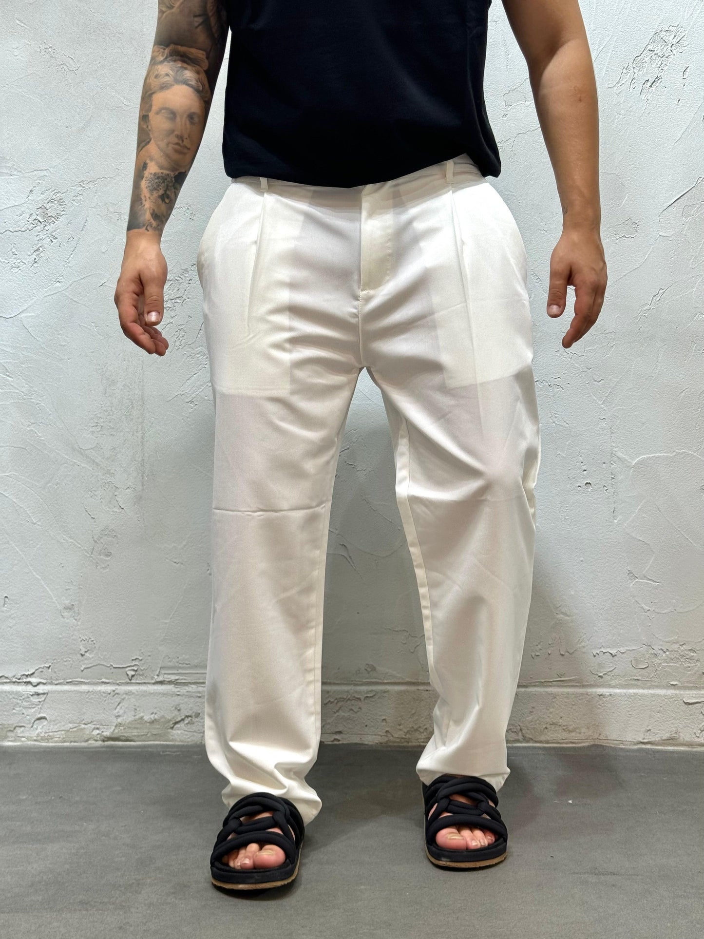 WHITE WIDE BOTTOM TROUSERS