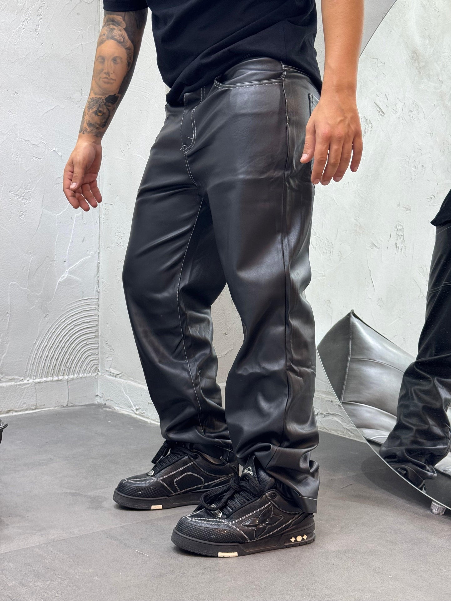 BAGGY FIT CONTRAST ECO-LEATHER BLACK