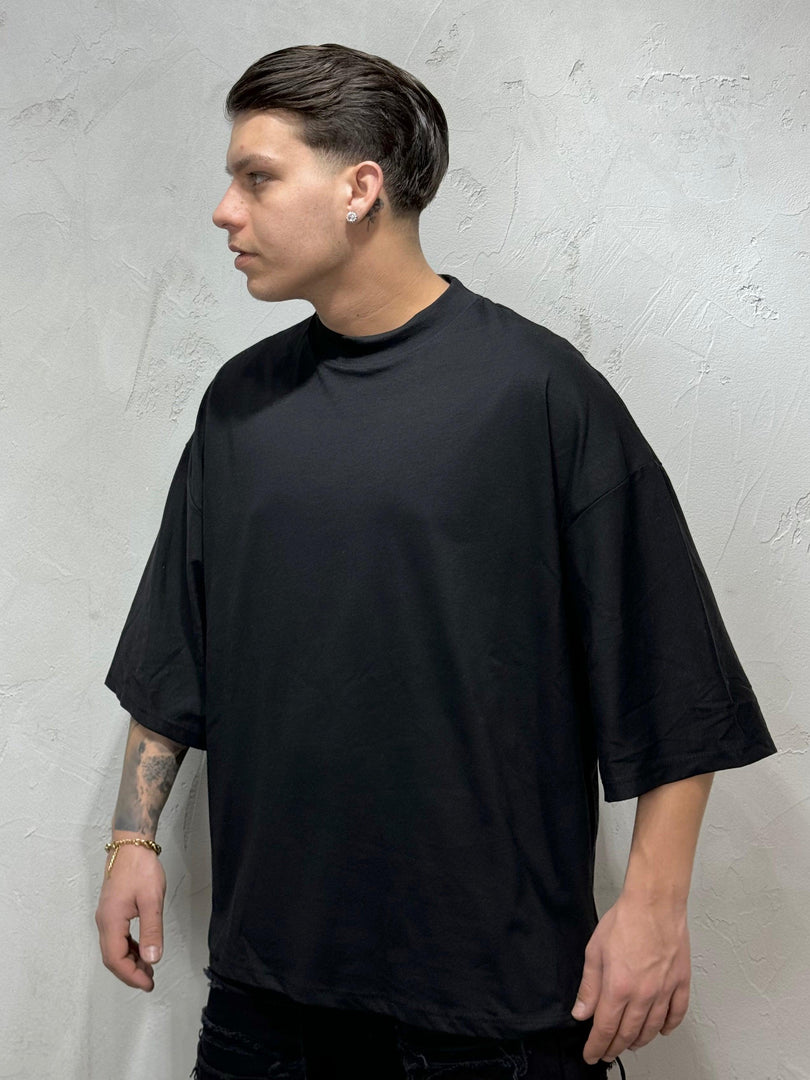 T-SHIRT OVERSIZE VESTIBILITA' NERA