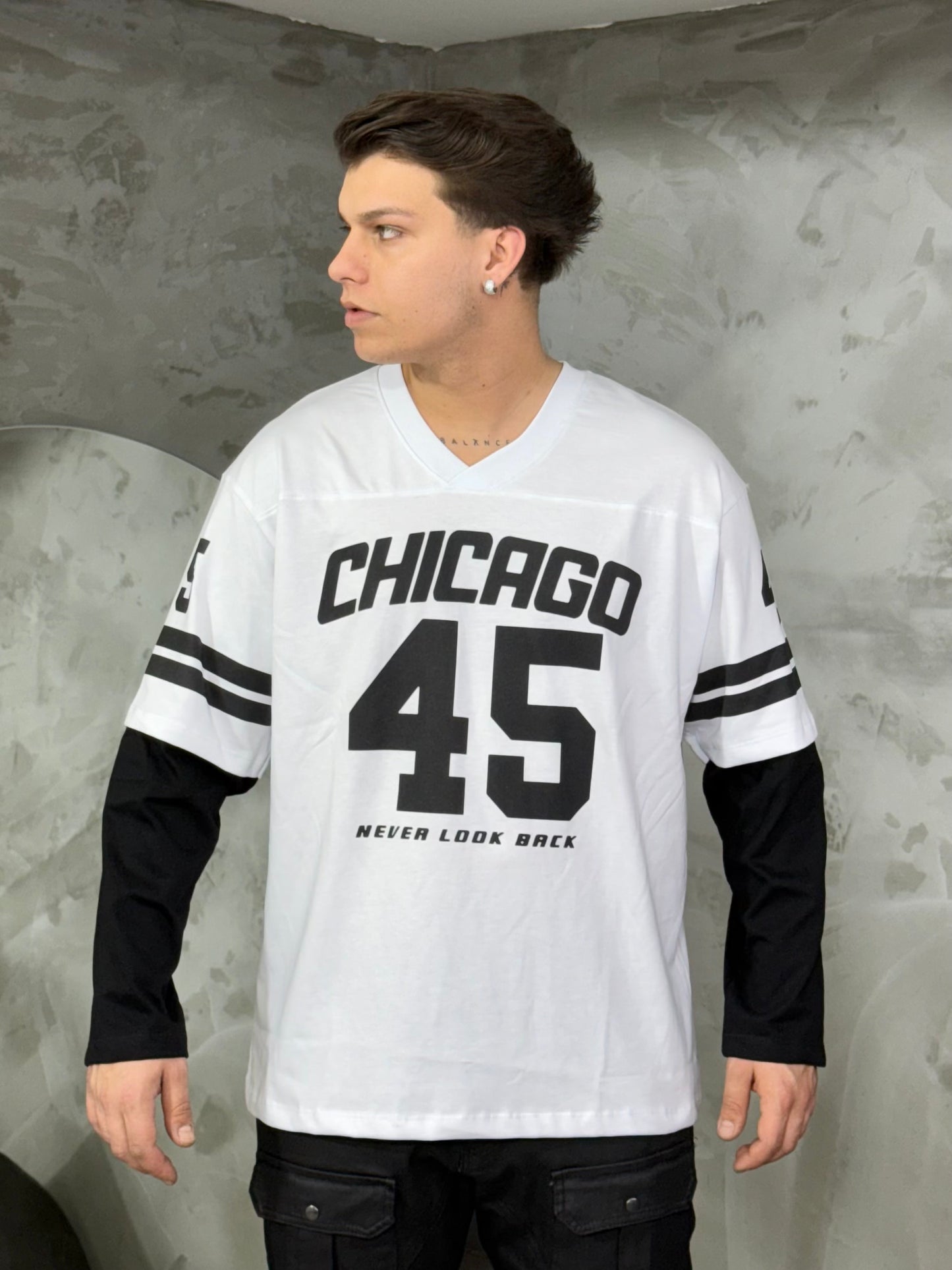 CHICAGO 18 WHITE LONGSLEEVE T-SHIRT