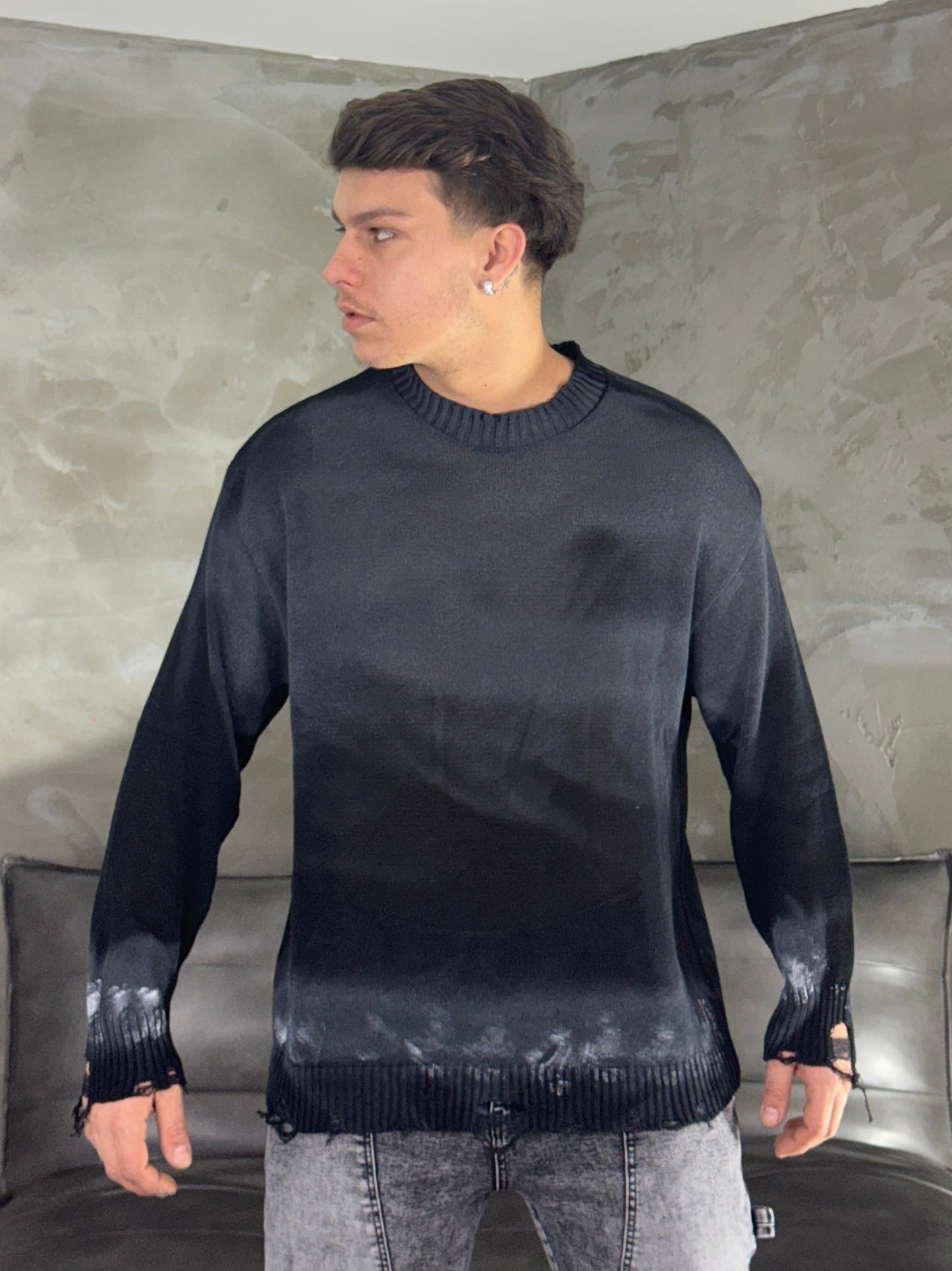 SHADED BLACK SWEATER