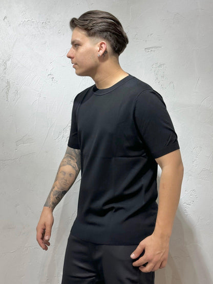 BASIC T-SHIRT IN BLACK THREAD