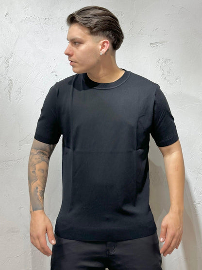 BASIC T-SHIRT IN BLACK THREAD