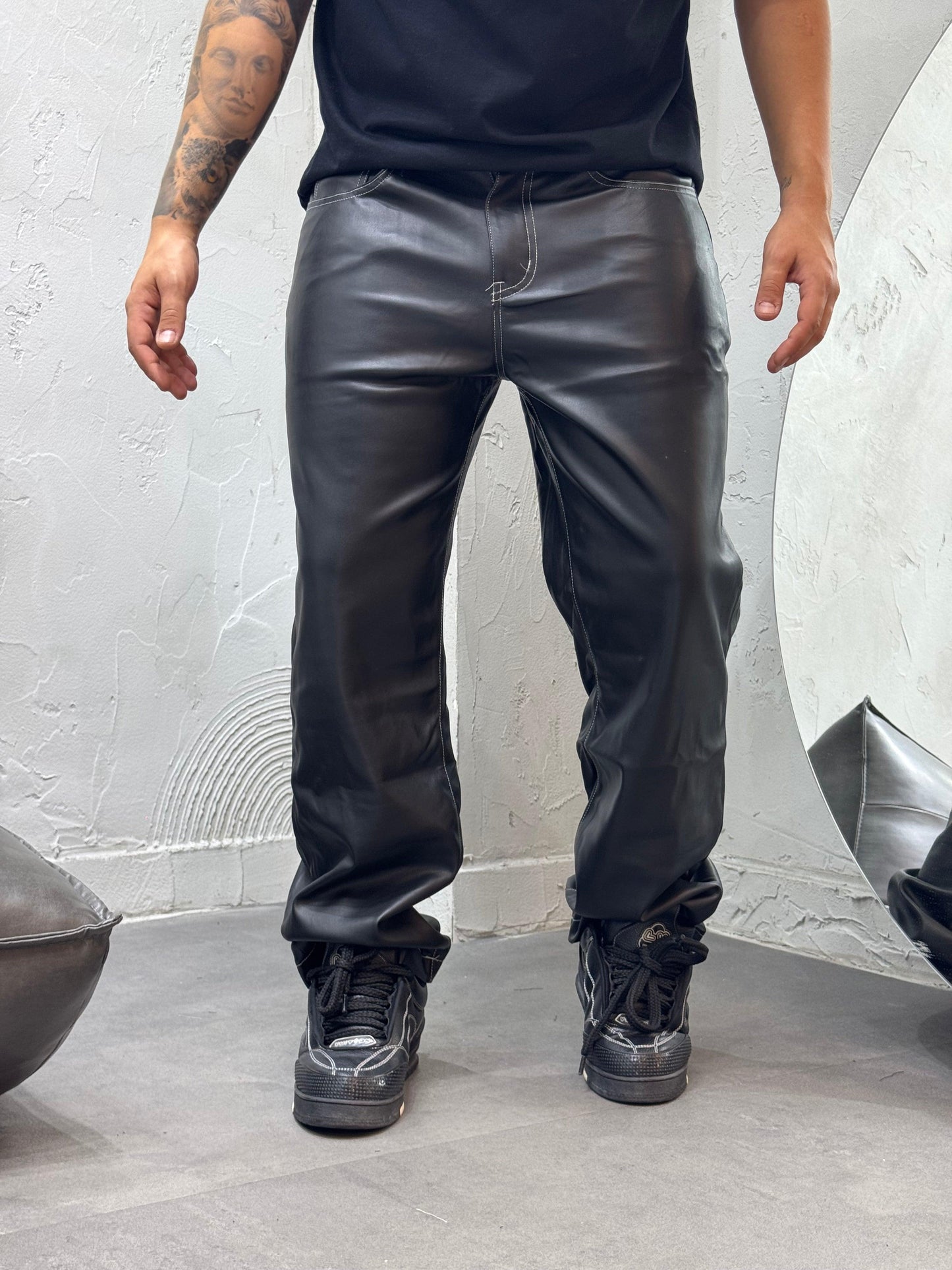 BAGGY FIT CONTRAST ECO-LEATHER BLACK