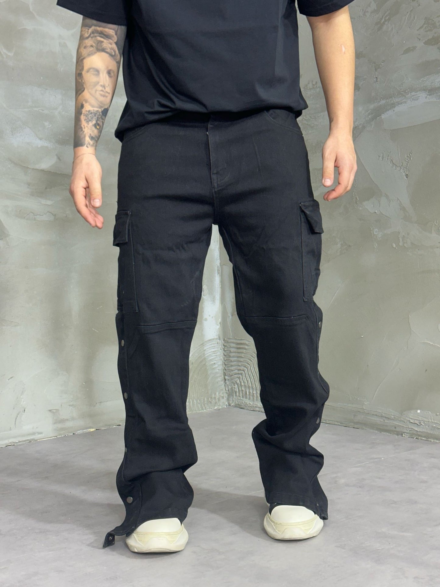 CARGO FINAL BUTTON BLACK