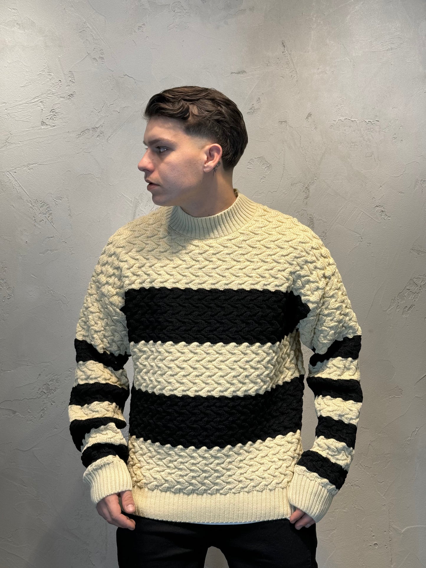 CREAM/BLACK TWO-TONE 3D SWEATER