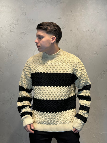 CREAM/BLACK TWO-TONE 3D SWEATER