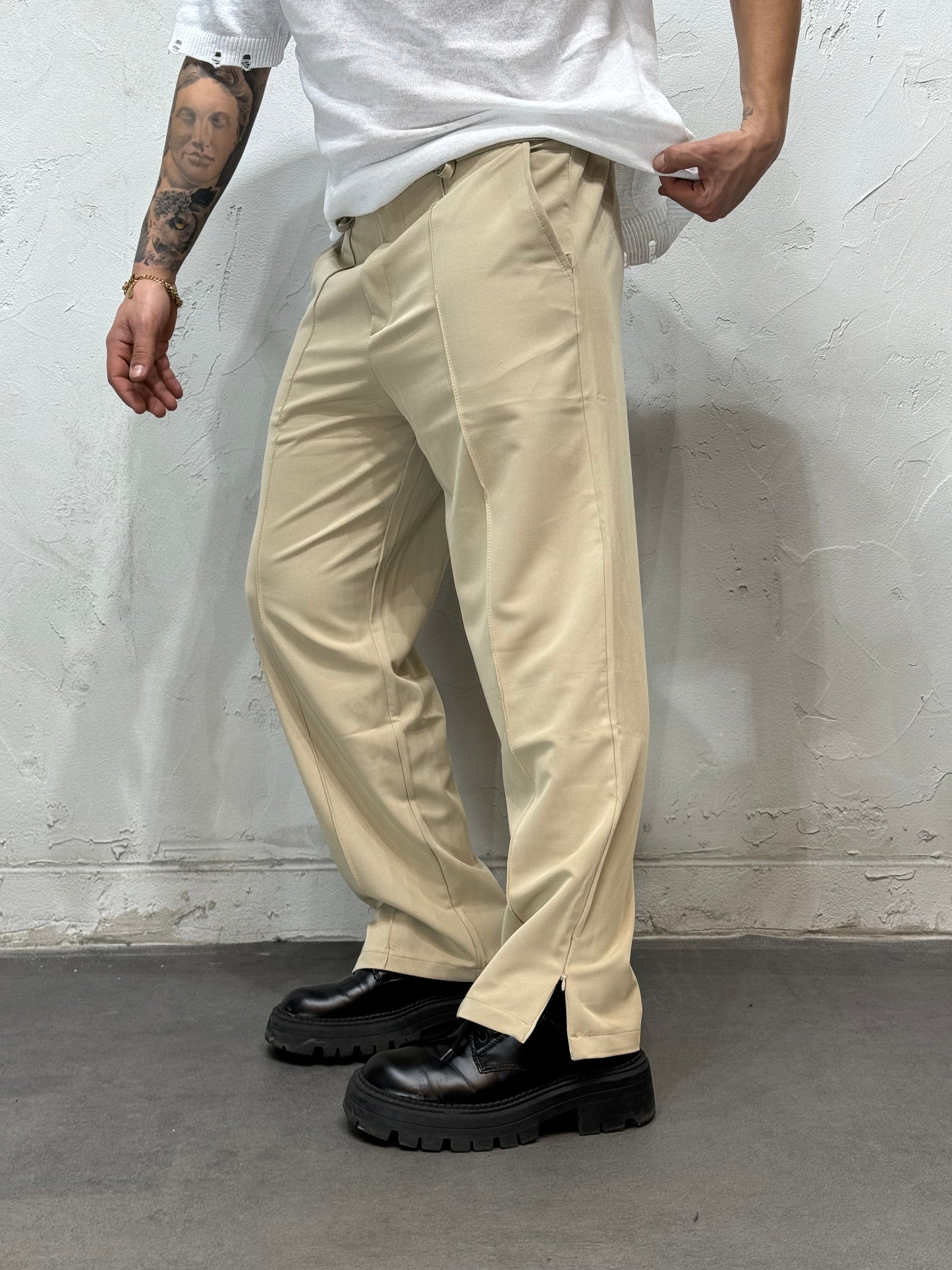 BEIGE WIDE BOTTOM TROUSERS WITH ZIP