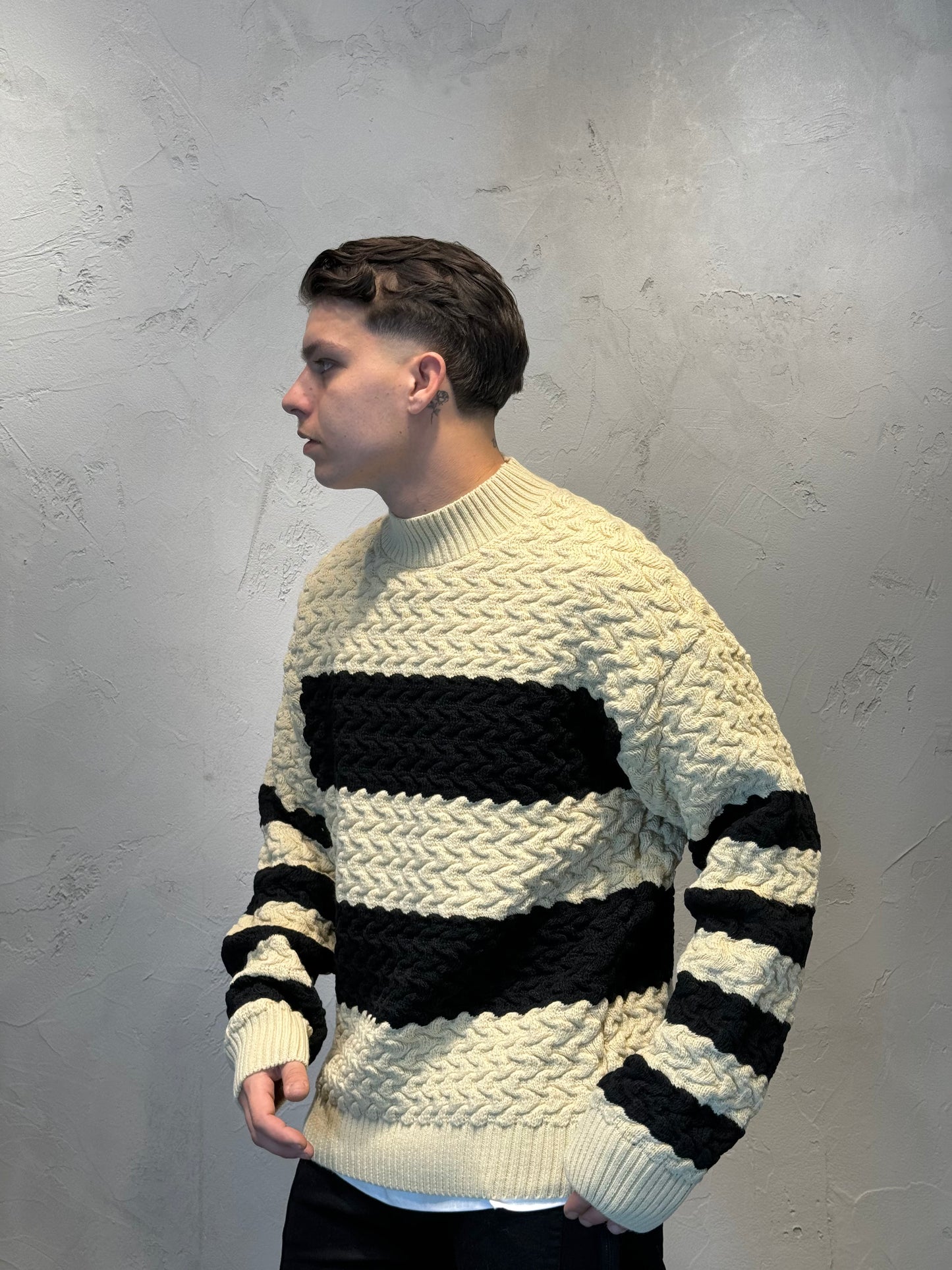 CREAM/BLACK TWO-TONE 3D SWEATER