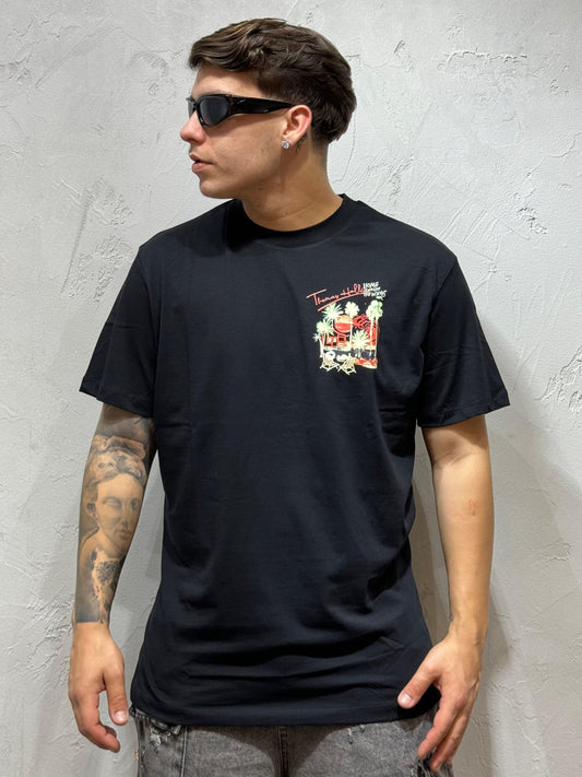 CITY BY HALL BLACK T-SHIRT