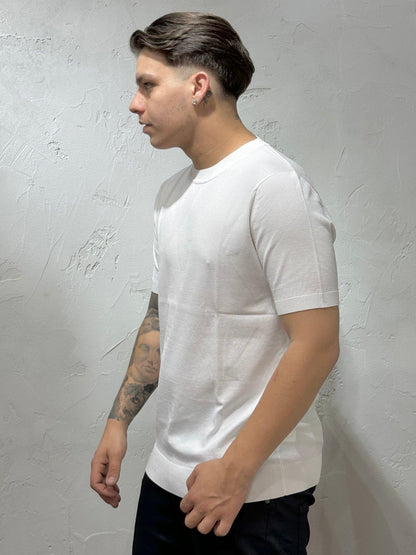 BASIC T-SHIRT IN WHITE THREAD